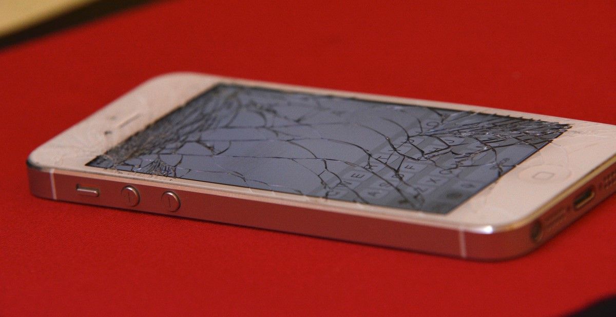 Cracked Your Screen? 7 Things to Do About a Broken Phone Screen | The